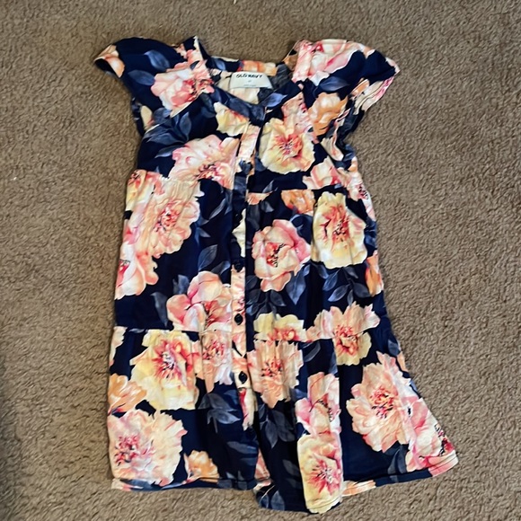 Lot of Four size 4t Dreses and Rompers (lemons flowers) - Picture 5 of 5